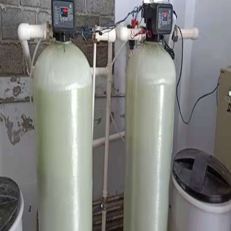 临汾市水处理老店全自动软化水设备冀彩神v8玻璃钢罐体